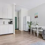 Wehost Bright And 1br For Four Travellers Helsinki
