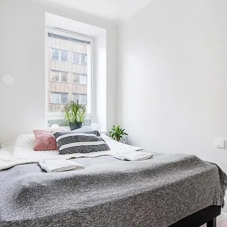 Wehost Bright And 1br For Four Travellers * Helsingfors